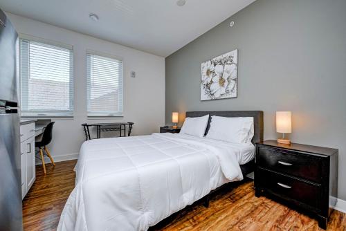 Chic Modern Studio Apartment by Stay Gia