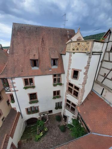 ADRIHOF à Riquewihr, Cour de l'Abbaye d'Autrey