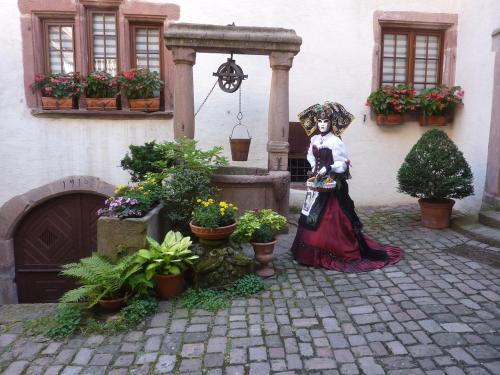 ADRIHOF à Riquewihr, Cour de l'Abbaye d'Autrey