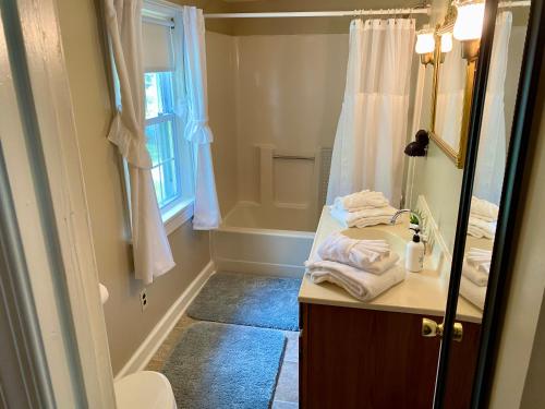 Family Farmhouse Inn image 11