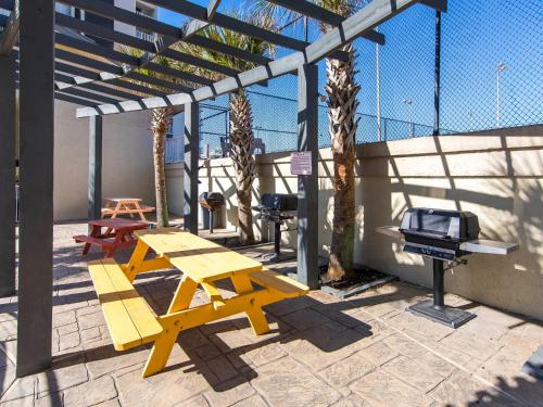 Exterior view, Mainsail near Silver Sands Premium Outlets