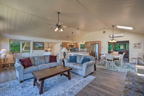House w/ Balcony ~ 5 Mi to Cranmore Resort!, Bartlett (zdjęcie 6)
