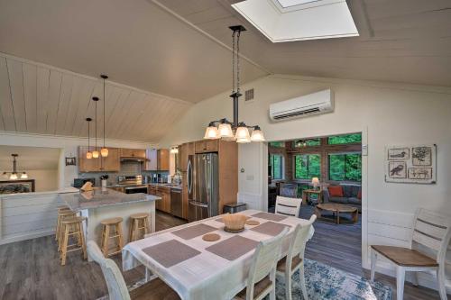 House w/ Balcony ~ 5 Mi to Cranmore Resort!, Bartlett (zdjęcie 8)