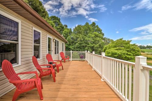 Charming Mills River Home with Porch and Yard! in Mills River (NC)