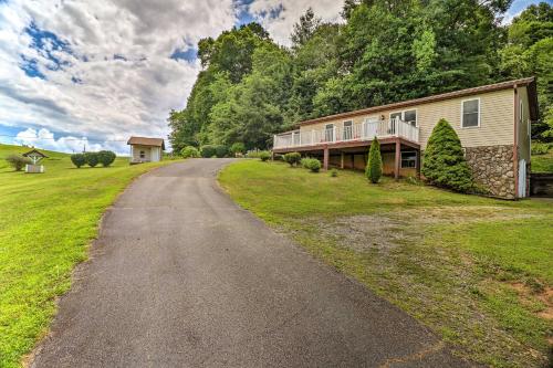 Charming Mills River Home with Porch and Yard! in Mills River (NC)