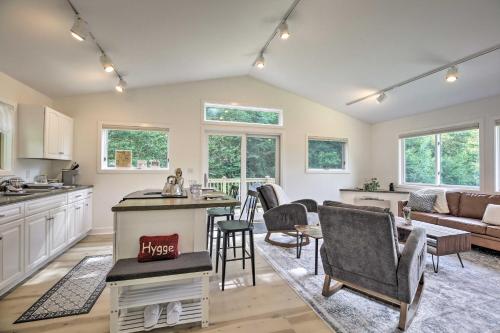 Airy and Bright Hideaway Near Smugglers Notch! - Apartment - Cambridge