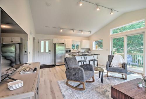 Airy and Bright Hideaway Near Smugglers Notch!