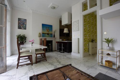 Large 2 Beds Flat Overlooking Clapham Common Park, Londres