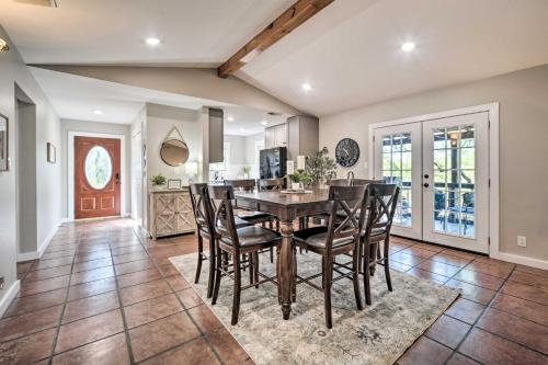 Canyon Lake Hideaway with Fire Pit and Yard! in Canyon Lake, USA