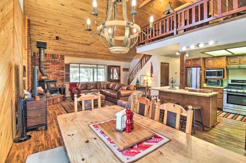 Woodsy Arizona Cabin with Deck, Porch and Grill!