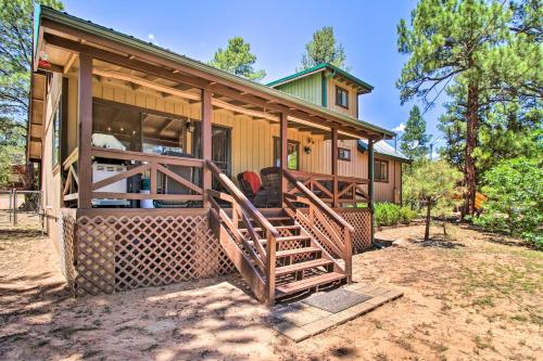 Woodsy Arizona Cabin with Deck, Porch and Grill!