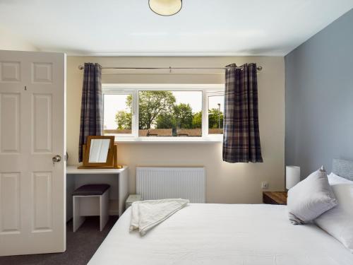 247 Serviced Accommodation in Telford- 3BR HOUSE