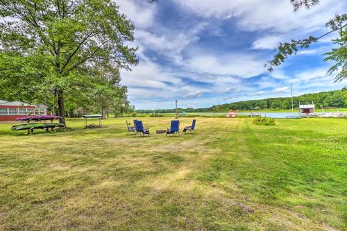 Cottage on Tubbs Lake with Kayaks, Grill and Fire Pit!