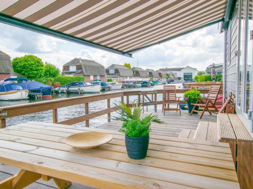 บริการและสิ่งอำนวยความสะดวก, Grote Karekiet 24-30 in เชนไดก์ เอน กีฟิทส์บูร์ท