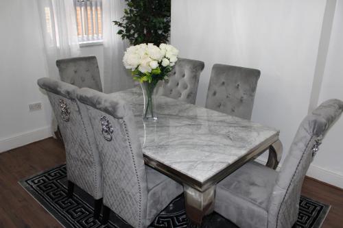 Létesítmények, Luxury 3 Bedroom House in Perry Common