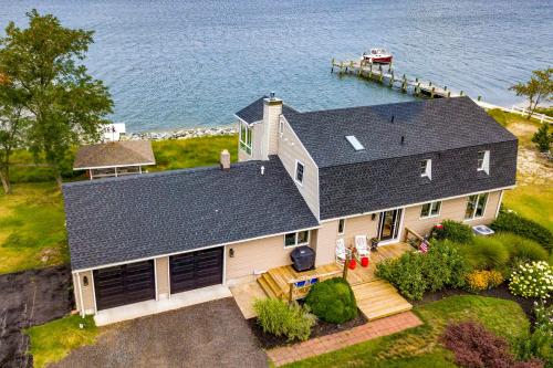 Bayfront Gem with Amazing Water Views and Pond! in แคมบริดจ์ (MD)