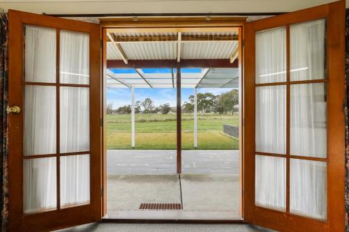 Skats, Summerfield Winery and Accommodation in Mūnambela