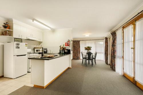 virtuve, Summerfield Winery and Accommodation in Mūnambela