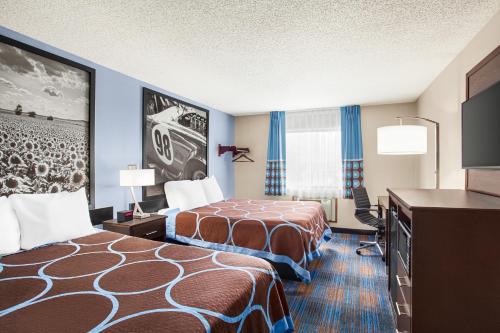 Super 8 by Wyndham Lenexa Overland Park Area/Mall Area - image 12