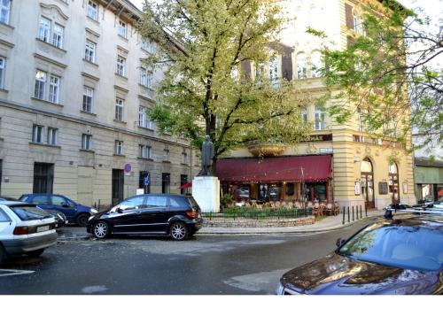 CasaMia-Elegant Central Vaci St.Apt - image 11