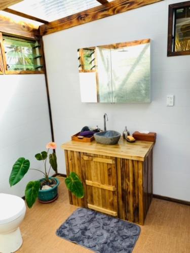 화장실, Fale Tonga Guesthouse in 누쿠알로파