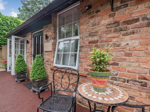 Silvadale Cottage Louth - image 4