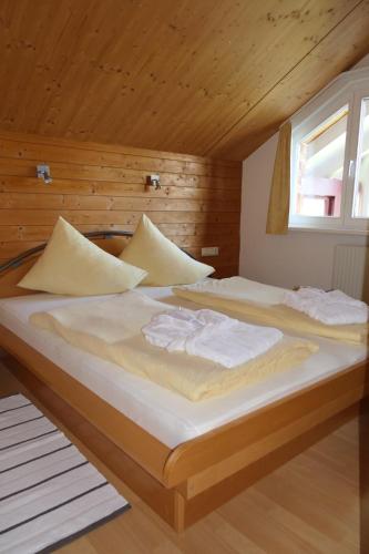 Basic Two-Bedroom Apartment with Balcony - Annex