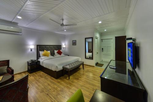 Deluxe Double Room image 2