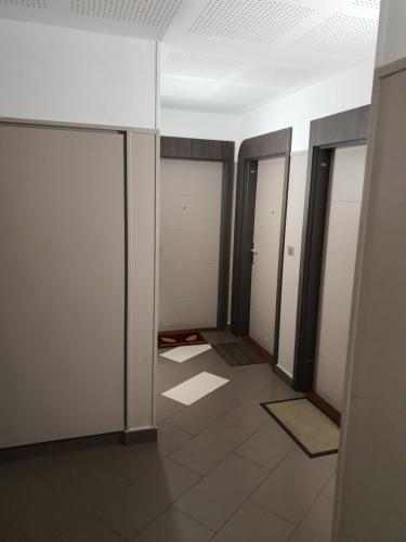 Entier beau 3pièces climatisé avec terrasse de 60m2 pour 7personnes (Entier beau 3pieces climatise avec terrasse de 60m2 pour 7personnes) in Chatenay Malabry