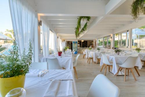 Restaurant, Malia Village in Spiaggia Scialmarino