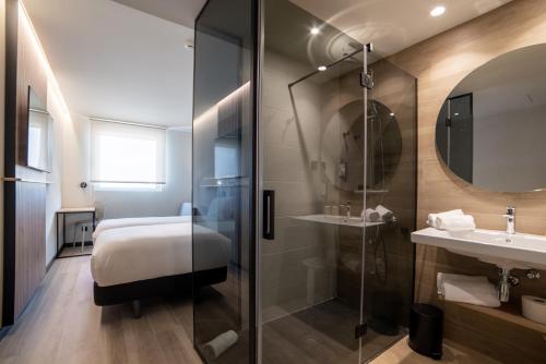 Ванна кімната, Hotel Bed4U Santander in Сантандер