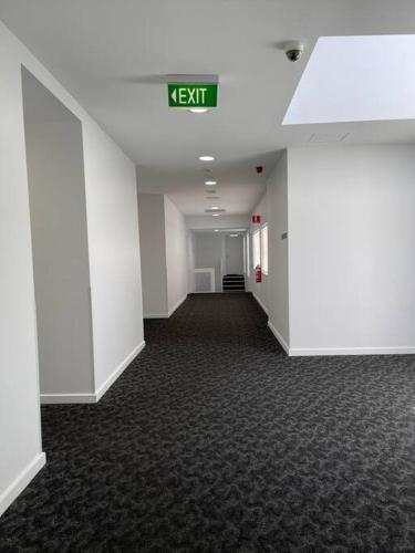 435/247 gouger st. ex hotel room in the city photo