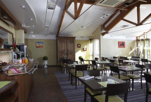 المرافق, Contact Hotel Atoll in Niort