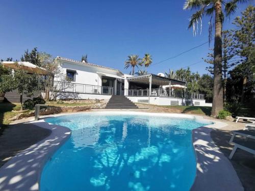 Villa Dune, Luxury Villa, 5 min walk to the beach - Accommodation - Marbella