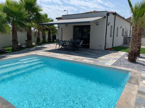 Villa les Palmiers au calme avec piscine - Accommodation - Bassan