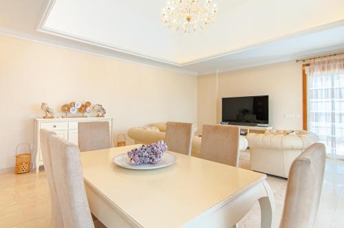 Villa Torriani with heated pool PH11 5