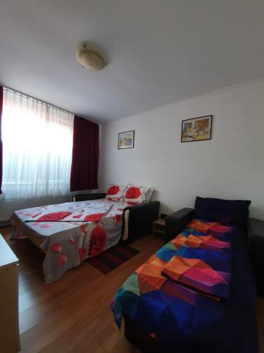 1 queen bed, 1 sofa bed