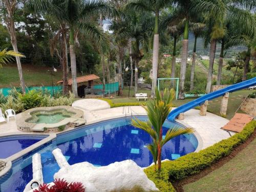 HERMOSA FINCA FAMILIAR DE DESCANSO COMODA