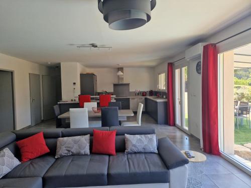 Les Villas Dorées - Villa Soleil face au Mont Ventoux (Les Villas Dorees - Villa Soleil face au Mont Ventoux) in Plaisians
