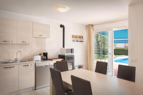 Villa Rose With Pool - image 5