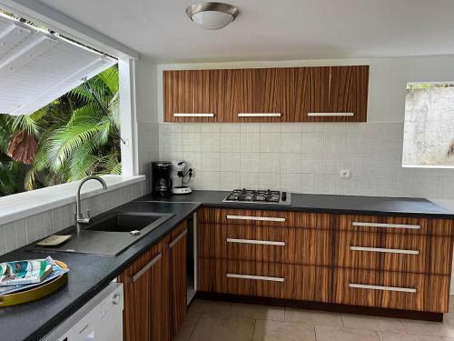 Kitchen, Le Cottage in Duzer