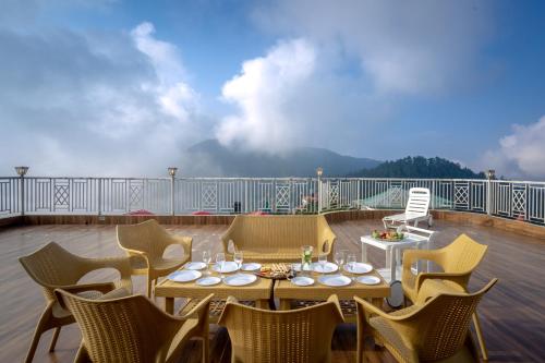 Hostie Mystica Luxe - Private 5BR Sky-Villa with huge terrace & valley view - Shimla