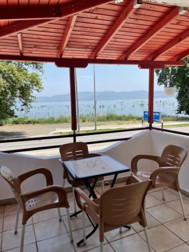 Apartment with Lake View