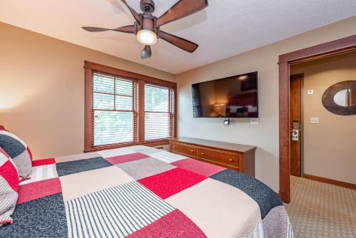 B203 - One Bedroom & Loft Lake View Suite at Lakefront Hotel - image 10