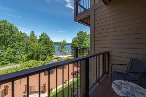 A215 One Bedroom Lake View