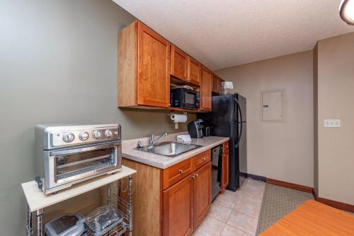 B204 One Bedroom Lake View in Oakland, USA