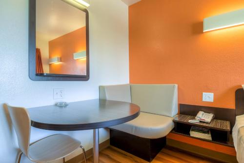 Motel 6-Palm Springs CA - Downtown - image 11