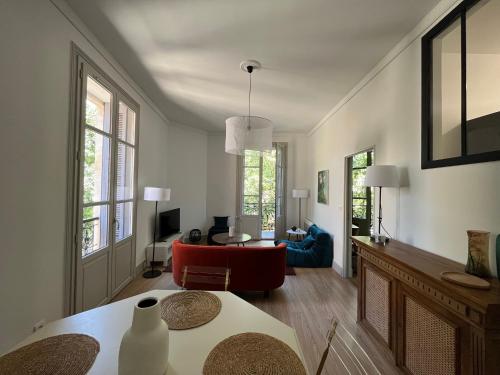 Nimes , appartement rénové dans immeuble classé. - Location saisonnière - Nîmes