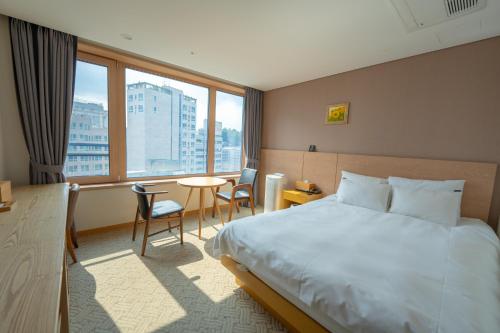 Lumia Tourist Hotel - image 4
