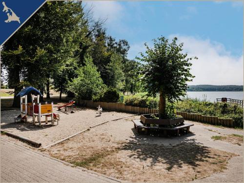 Villa am Waldesrand Kölpinsee Souterraine - Tap to explore photos